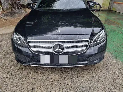 Photo 1 of 92: 2019 Mercedes-Benz E300, VIN WDDZF4JB1KA685013 — Korean insurance auction