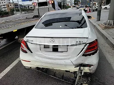 Photo 1 of 38: 2019 Mercedes-Benz E220d, VIN WDDZF0EB2KA691048 — Korean insurance auction