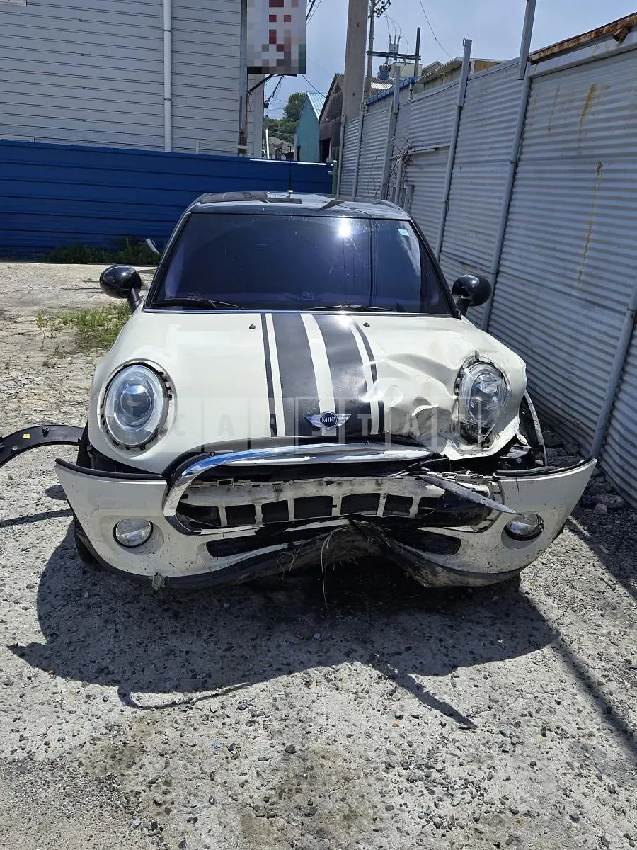 Photo 2 of 9: 2015 MINI Cooper D — Korean insurance auction