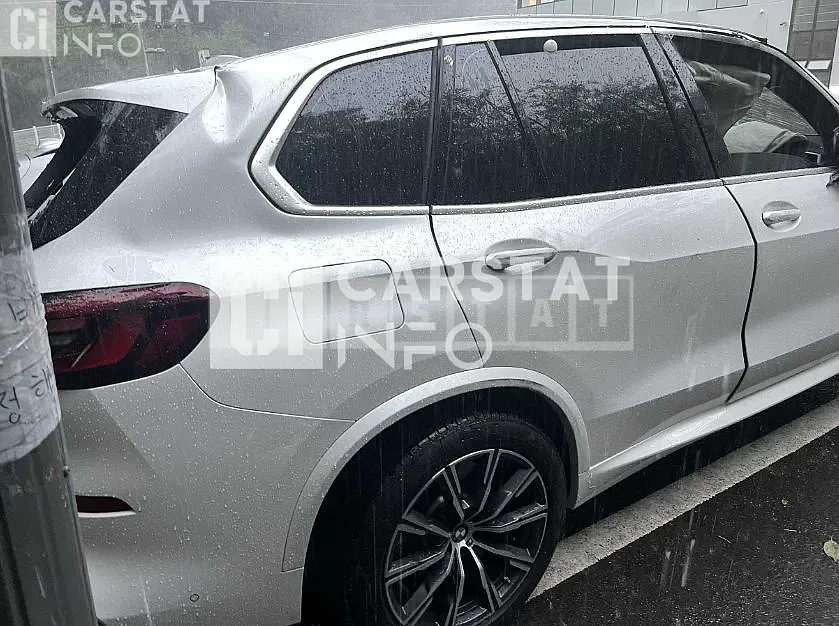 Photo 2 of 8: 2021 BMW X5 xDrive30d — Korean insurance auction