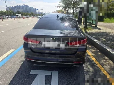 Photo 1 of 19: 2017 Kia K5 — Korean insurance auction