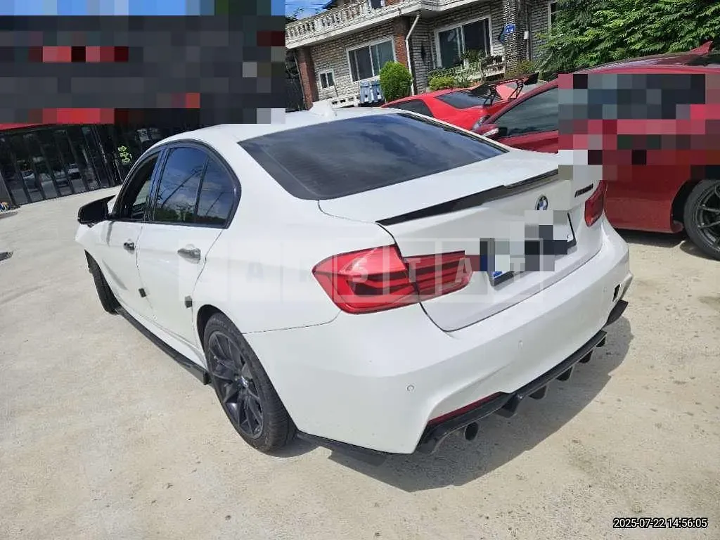 Photo 2 of 17: 2016 BMW 320i — Korean insurance auction