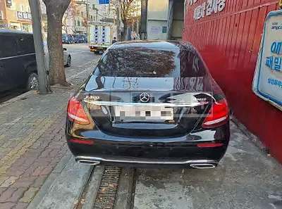 Photo 1 of 10: 2020 Mercedes-Benz E 300 4Matic, VIN W1KZF4KB6LA808806 — Korean insurance auction