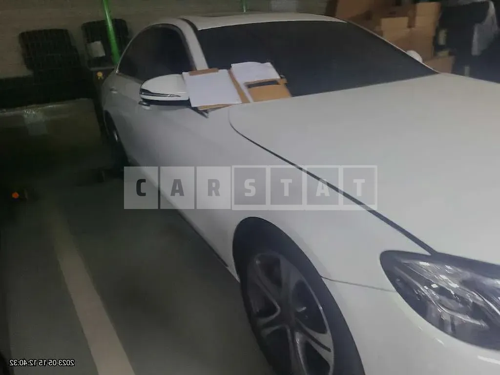 Photo 2 of 9: 2019 Mercedes-Benz E220 d, VIN WDDZF0EB4KA567637 — Korean insurance auction