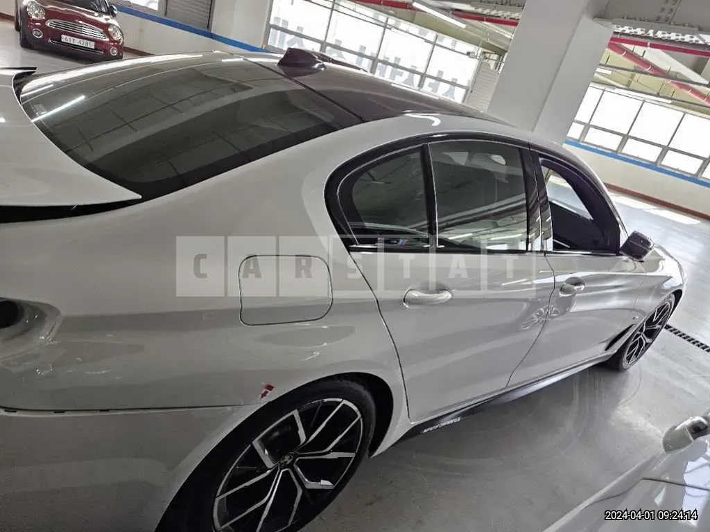 Photo 2 of 11: 2021 BMW 530i xDrive, VIN WBA31BJ07MWX14633 — Korean insurance auction