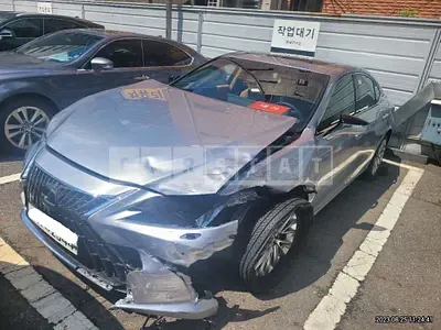 Photo 1 of 18: 2023 Lexus ES300h, VIN JTHBA1C10P2016843 — Korean insurance auction