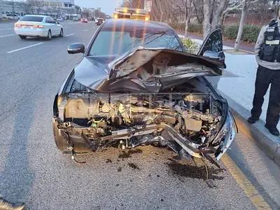Photo 1 of 9: 2017 Hyundai Genesis /G80, VIN KMHGM41DDHU229439 — Korean insurance auction