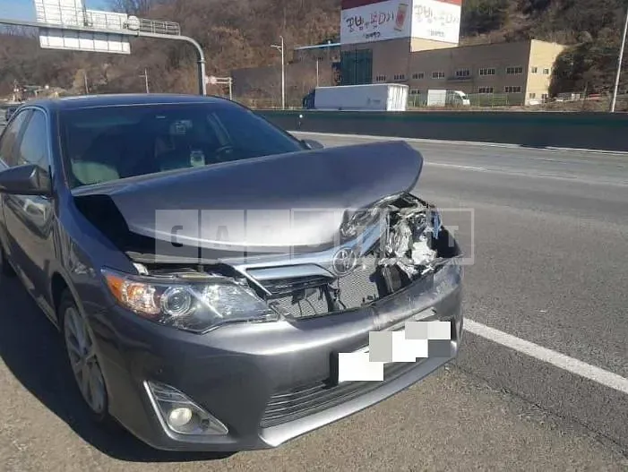 Photo 2 of 5: 2014 Toyota Camry — Korean insurance auction