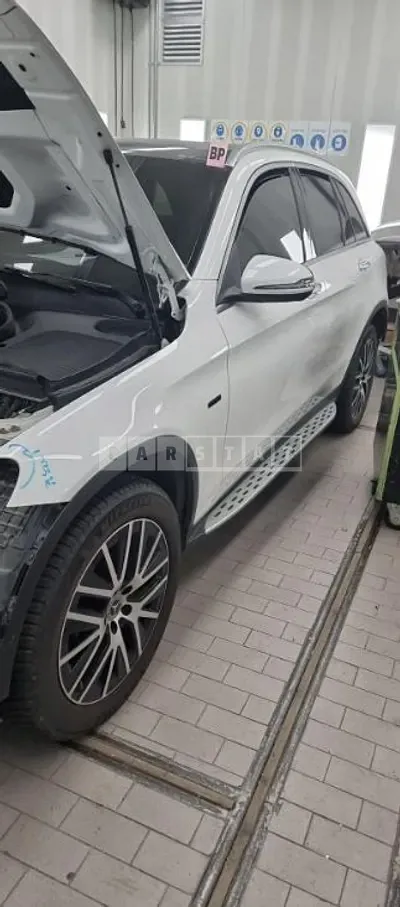 Photo 1 of 17: 2020 Mercedes-Benz GLC300 e 4Matic — Korean insurance auction