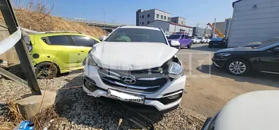 Photo 1 of 10: 2016 Hyundai Santa Fe, VIN KMHSW81UBGU688067 — Korean insurance auction