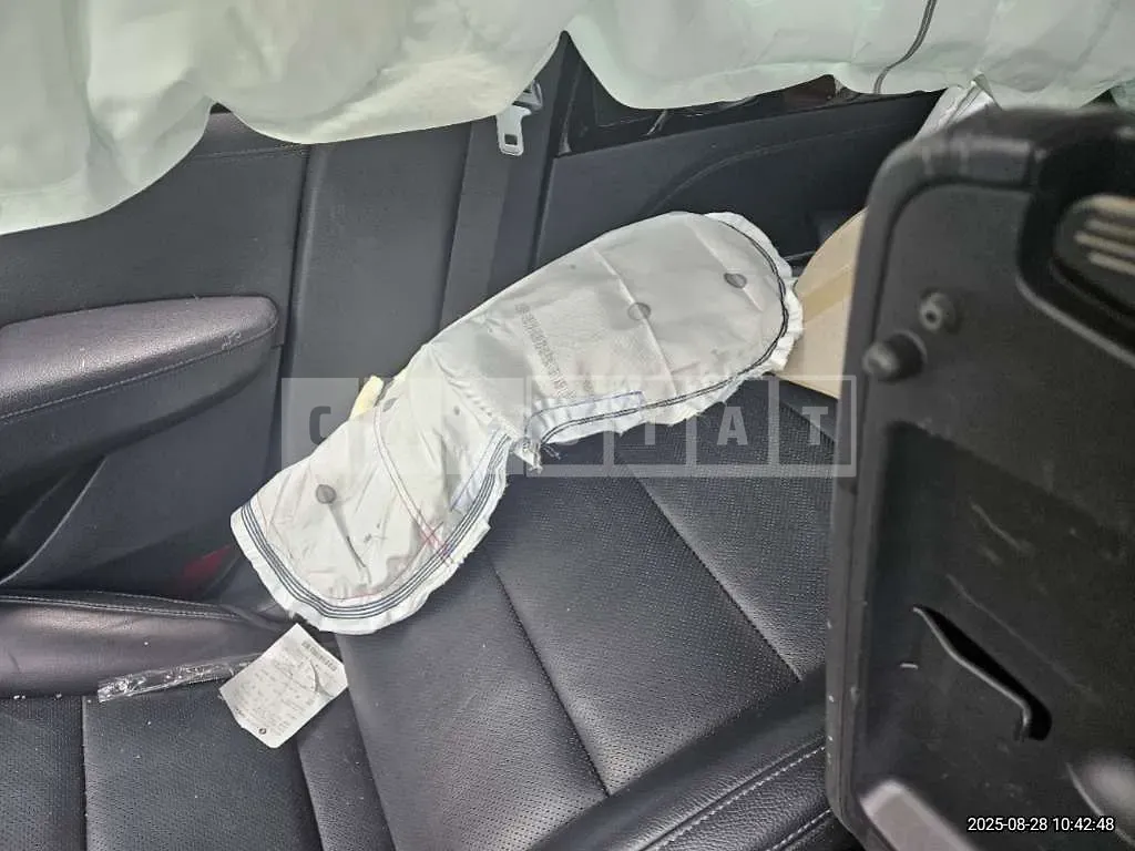 Photo 2 of 17: 2016 Kia K7 3.0 (LPI) — Korean insurance auction