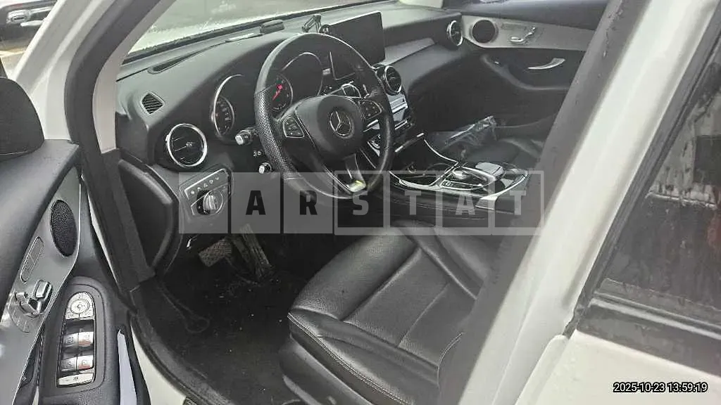Photo 2 of 34: 2019 Mercedes-Benz GLC350 e 4Matic — Korean insurance auction