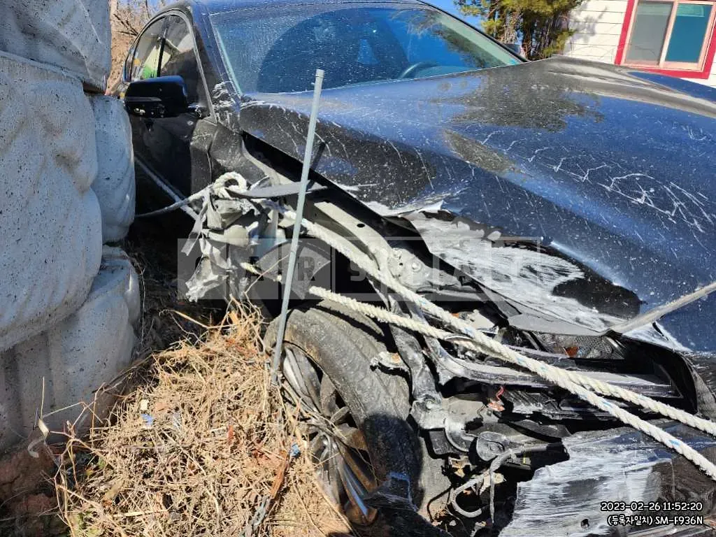 Photo 2 of 4: 2015 Genesis 3.3 — Korean insurance auction