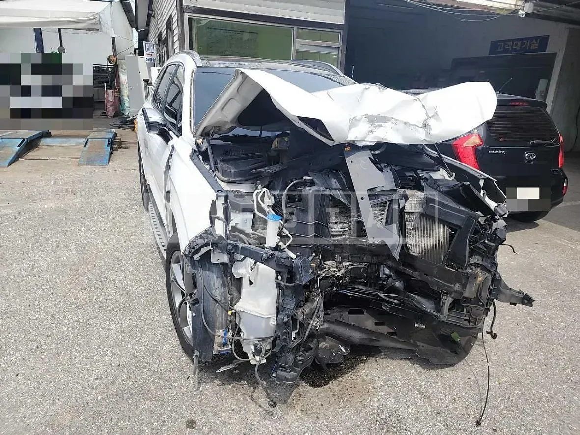 Photo 2 of 16: 2018 Hyundai Santa Fe TM 4WD — Korean insurance auction