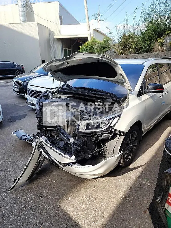 Photo 2 of 14: 2018 Kia Carnival 9 -Seater — Korean insurance auction