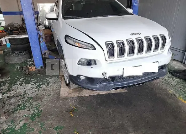 Photo 2 of 16: 2017 Jeep Cherokee, VIN 1C4PJMCB8HW614092 — Korean insurance auction