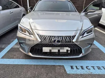 Photo 1 of 11: 2020 Lexus ES300h — Korean insurance auction