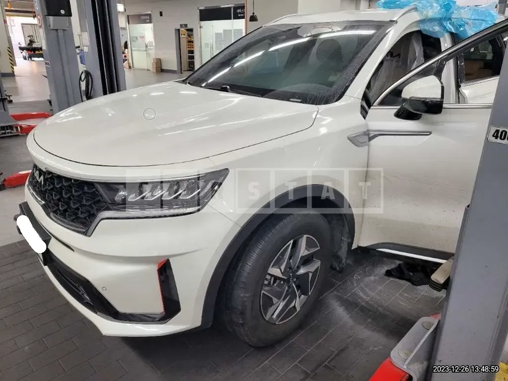 Photo 2 of 47: 2022 Kia Sorento, VIN KNARL81GBNA082822 — Korean insurance auction