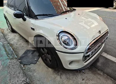 Photo 1 of 12: 2020 MINI Cooper Five-Door — Korean insurance auction