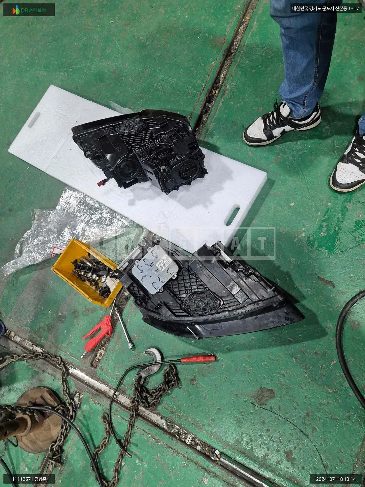 Photo 2 of 2: 2015 Audi Light A8 Headlamp Single Item, VIN WAUZZZ4H9FN032438 — Korean insurance auction