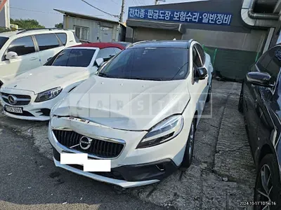 Photo 1 of 9: 2017 Volvo V40 CC D3 — Korean insurance auction