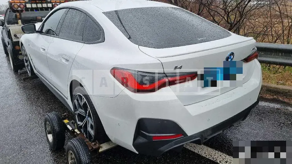 Photo 2 of 4: 2022 BMW i4 eDrive40 — Korean insurance auction