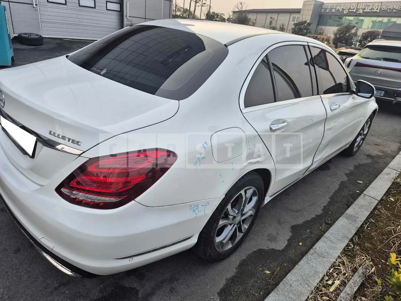 Photo 2 of 15: 2015 Mercedes-Benz C220 BlueTec, VIN WDDWF0EB4FF207389 — Korean insurance auction