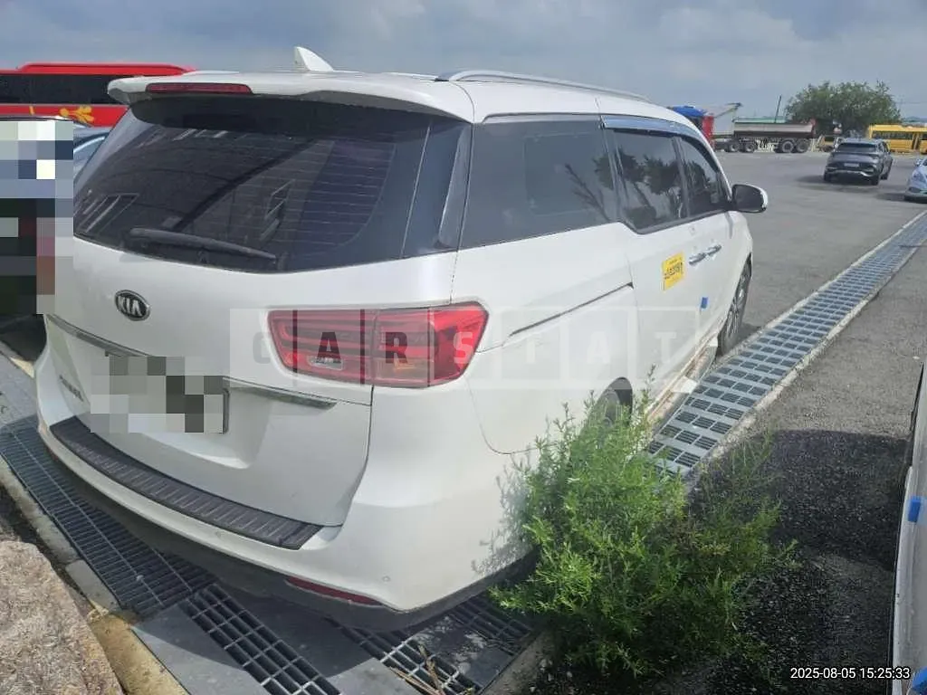 Photo 2 of 13: 2018 Kia Carnivals — Korean insurance auction