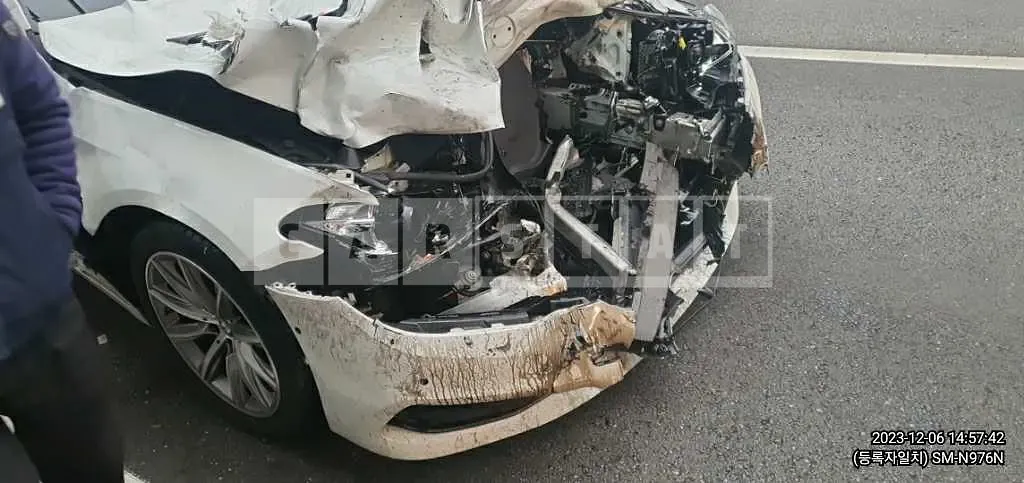 Photo 2 of 30: 2018 BMW 520i, VIN WBAJK7106JBH23847 — Korean insurance auction