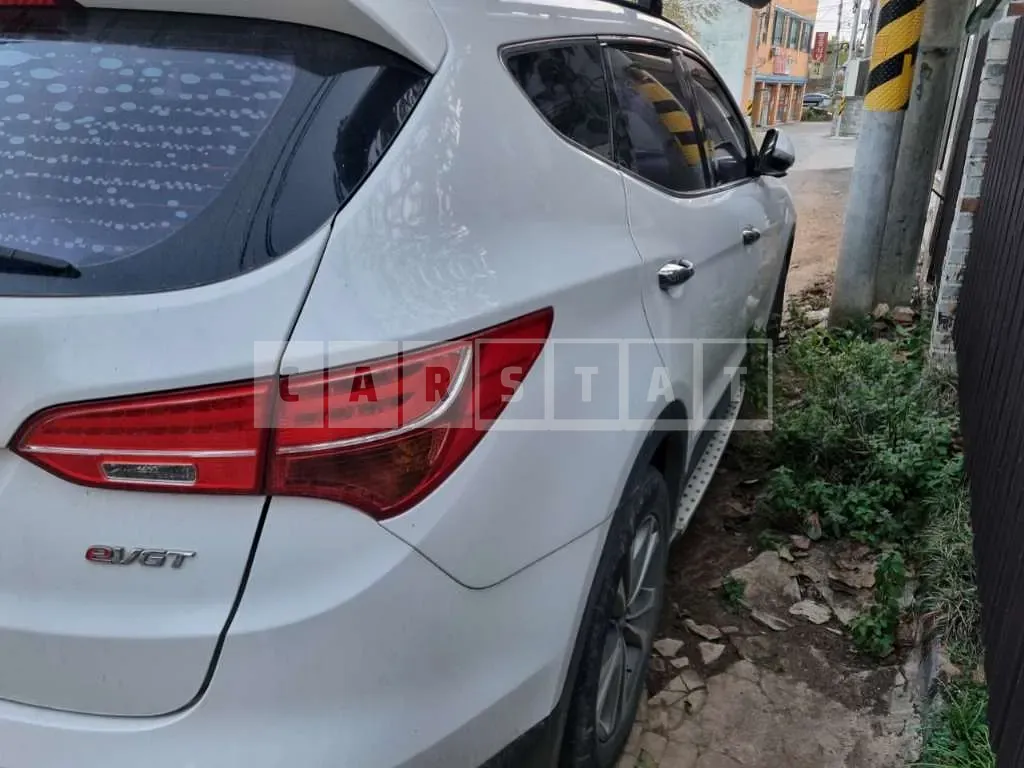 Photo 2 of 8: 2015 Hyundai Santa Fe DM — Korean insurance auction