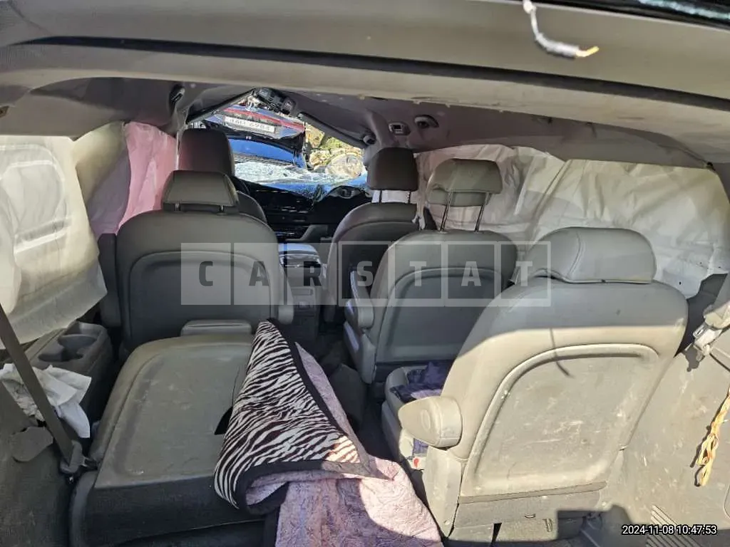 Photo 2 of 8: 2016 Kia Carnival — Korean insurance auction