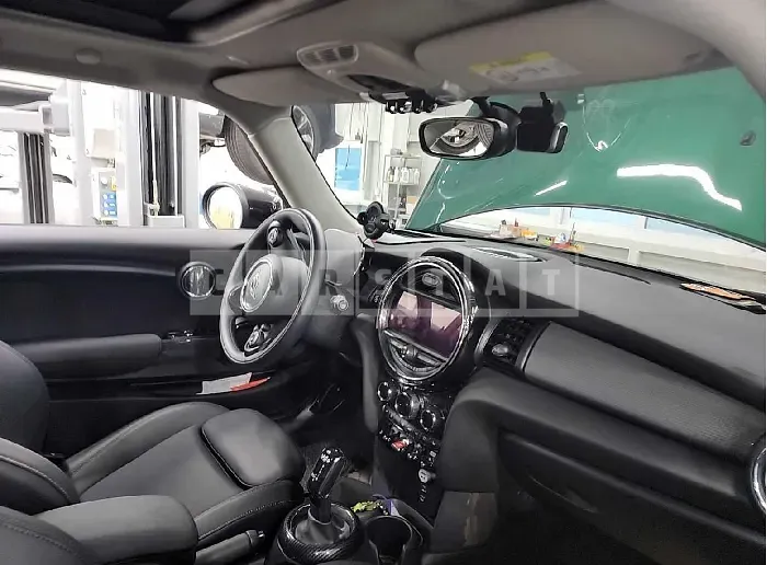 Photo 2 of 10: 2021 MINI Cooper, VIN WMWXR7105M2N97634 — Korean insurance auction