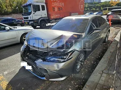 Photo 1 of 46: 2023 Lexus ES300h, VIN JTHBA1C15P2015882 — Korean insurance auction
