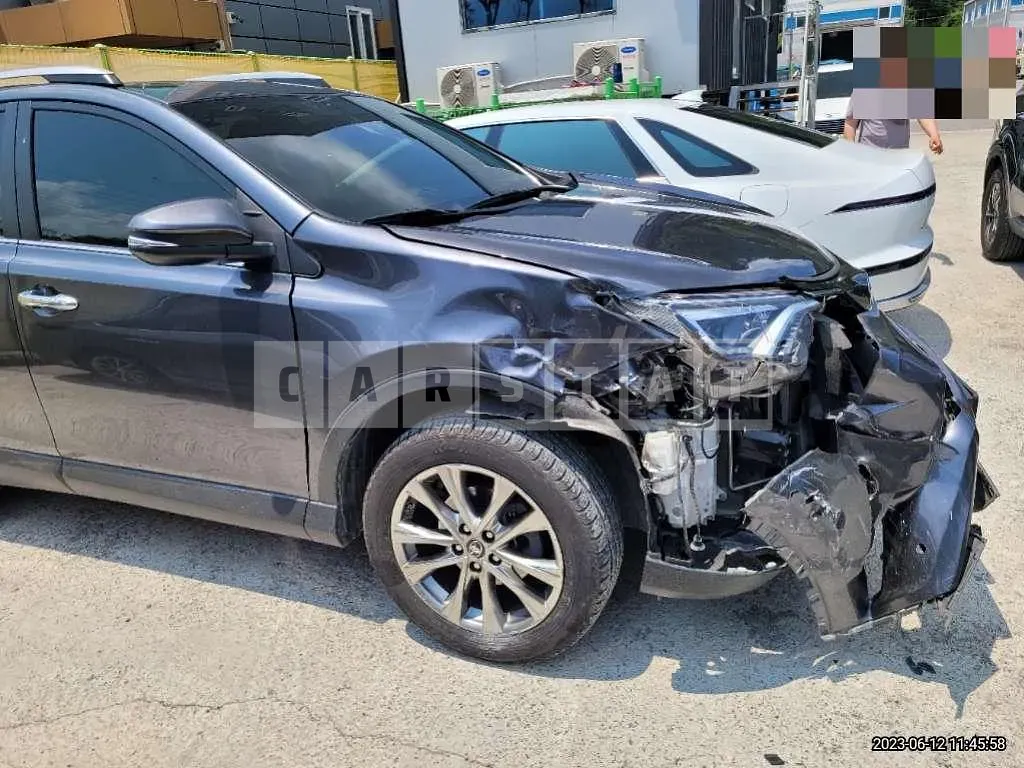 Photo 2 of 23: 2017 Toyota RAV4 2WD, VIN JTMYFREV5HD102764 — Korean insurance auction
