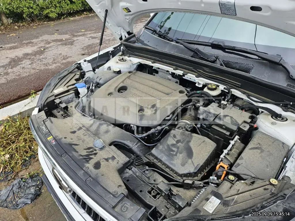 Photo 2 of 9: 2023 Volvo XC40B4 AWD — Korean insurance auction