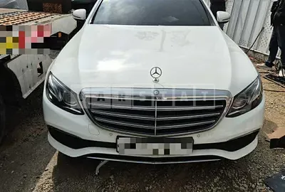 Photo 1 of 32: 2017 Mercedes-Benz E220 d — Korean insurance auction