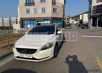 Photo 1 of 13: 2015 Volvo V40 D2 — Korean insurance auction