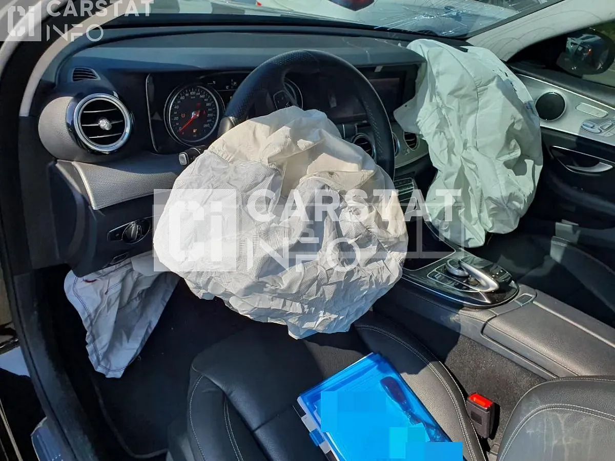Photo 2 of 11: 2018 Mercedes-Benz E200, VIN WDDZF4CBXJA426211 — Korean insurance auction