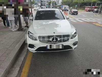 Photo 1 of 4: 2017 Mercedes-Benz GLC220 d 4Matic Coupe — Korean insurance auction