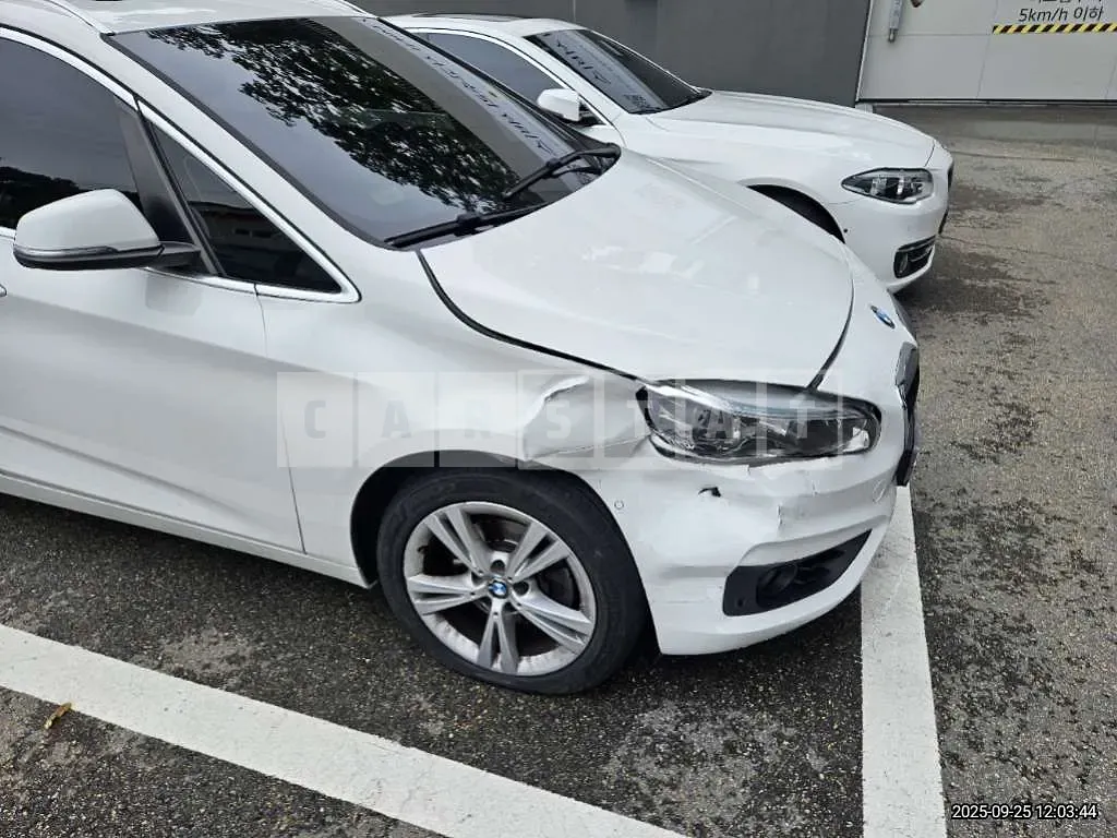 Photo 2 of 8: 2016 BMW Active Tourer — Korean insurance auction