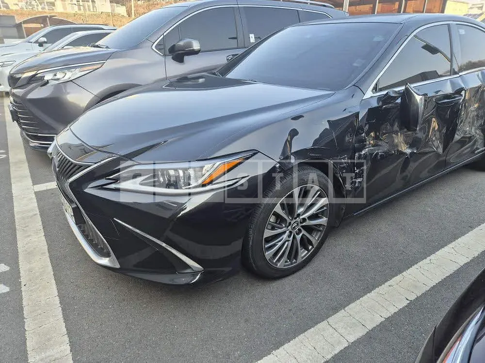 Photo 2 of 19: 2021 Lexus ES300h, VIN JTHBA1C15M2004781 — Korean insurance auction