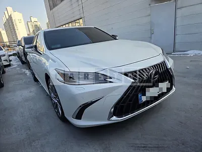 Photo 1 of 4: 2024 Lexus ES300h — Korean insurance auction