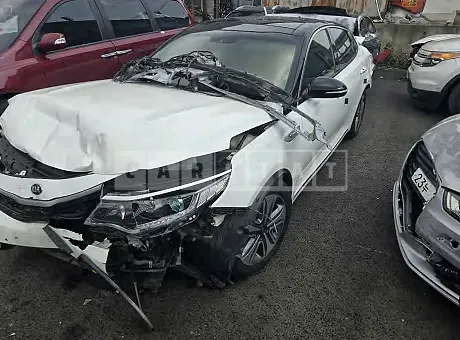 Photo 2 of 8: 2017 Kia K5 — Korean insurance auction