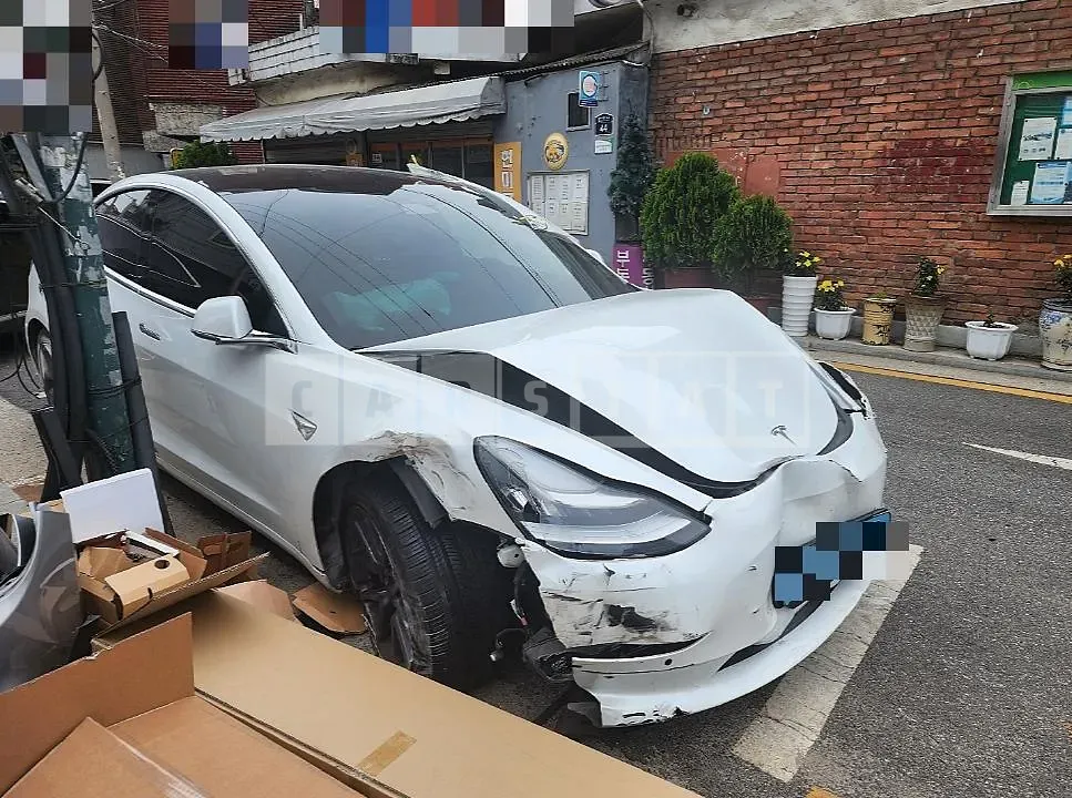 Photo 2 of 13: 2019 Tesla Model 3 Long Range, VIN 5YJ3E1EB1LF585661 — Korean insurance auction