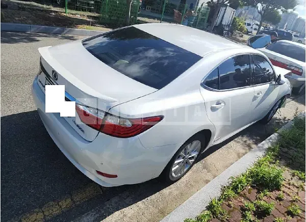 Photo 2 of 11: 2015 Lexus ES300h — Korean insurance auction
