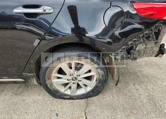 Photo 2 of 14: 2018 Kia K5, VIN KNAGT416BJA204328 — Korean insurance auction
