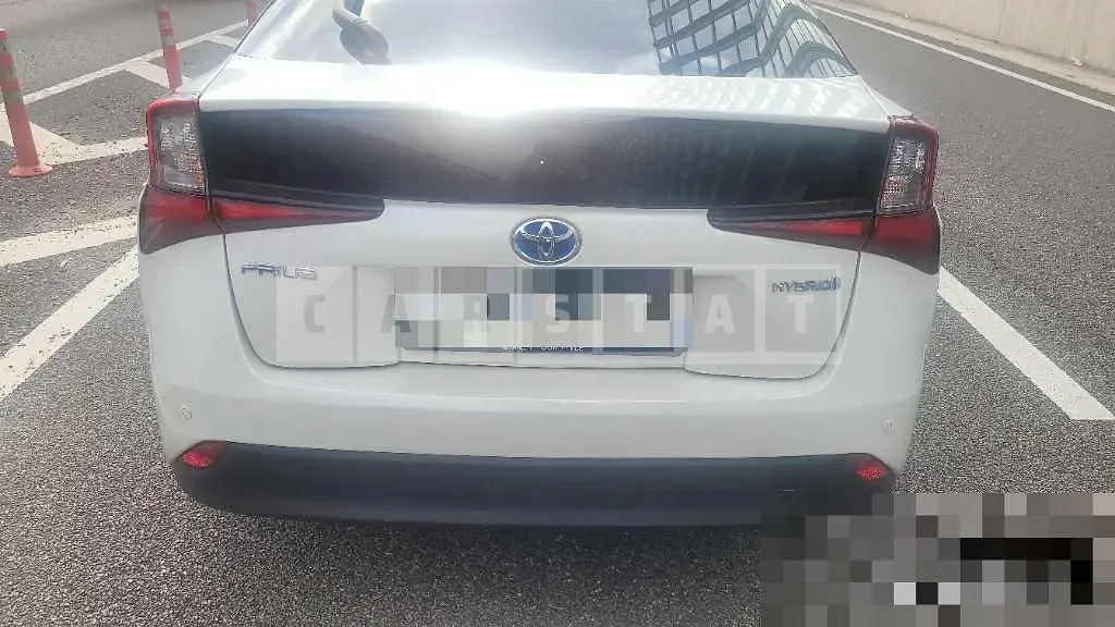 Photo 2 of 7: 2019 Toyota Prius — Korean insurance auction
