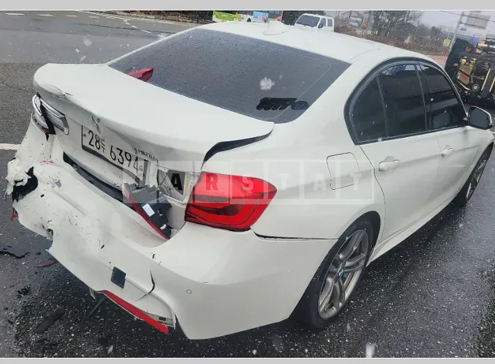 Photo 2 of 10: 2017 BMW 320i, VIN WBA8A9101HK883073 — Korean insurance auction