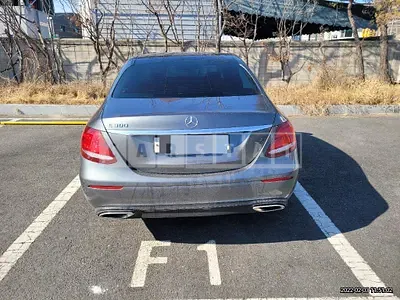 Photo 1 of 37: 2017 Mercedes-Benz E300, VIN WDDZF4JB7HA156352 — Korean insurance auction