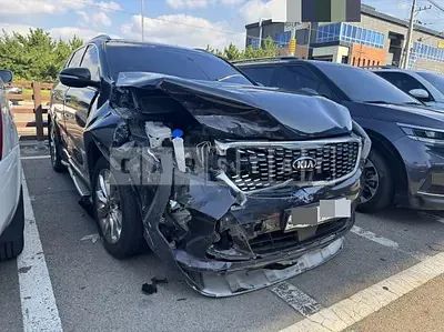 Photo 1 of 2: 2017 Kia Sorento 4WD — Korean insurance auction